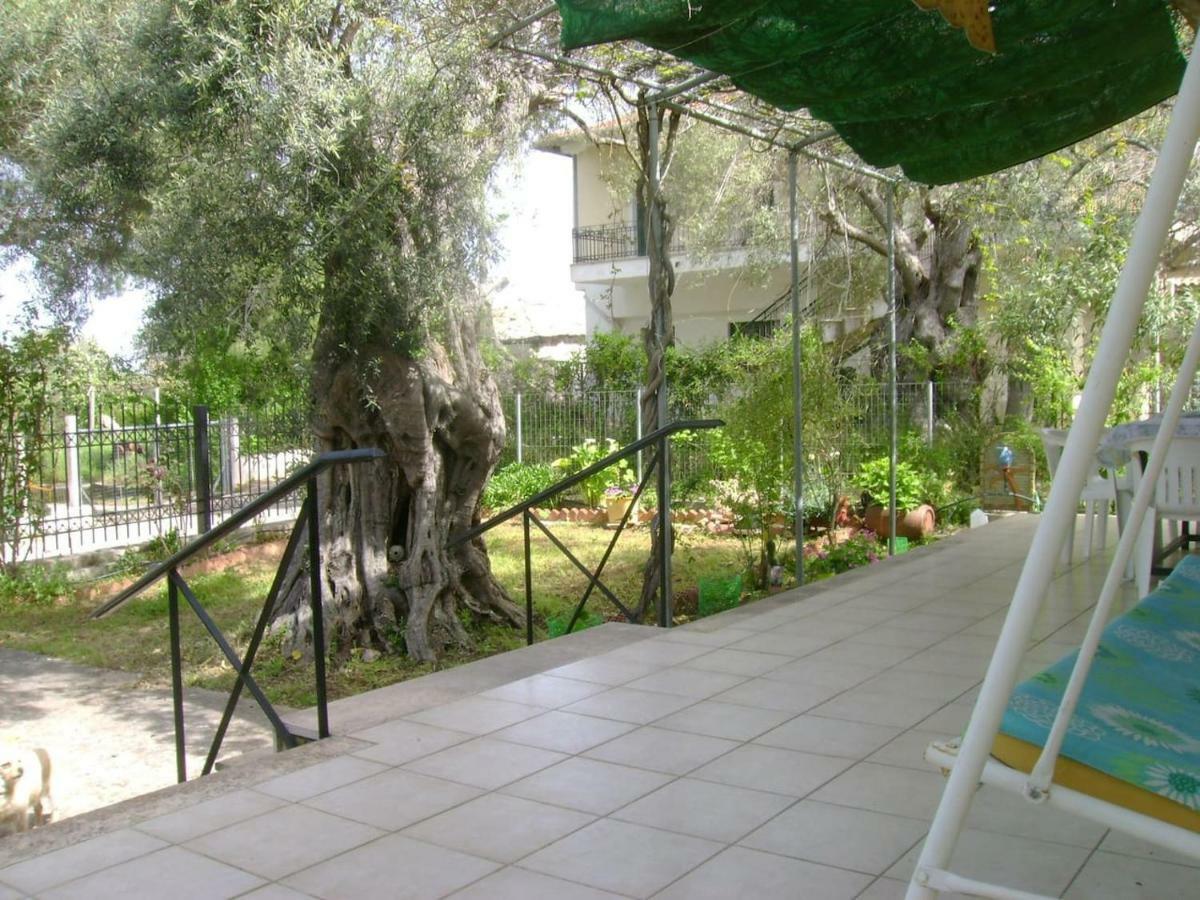 Lefkas House With Garden Villa Tsoukaládhes Екстериор снимка